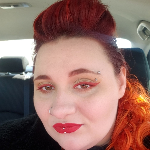 Meet your Posher, Gwen - Picture 2 of 4